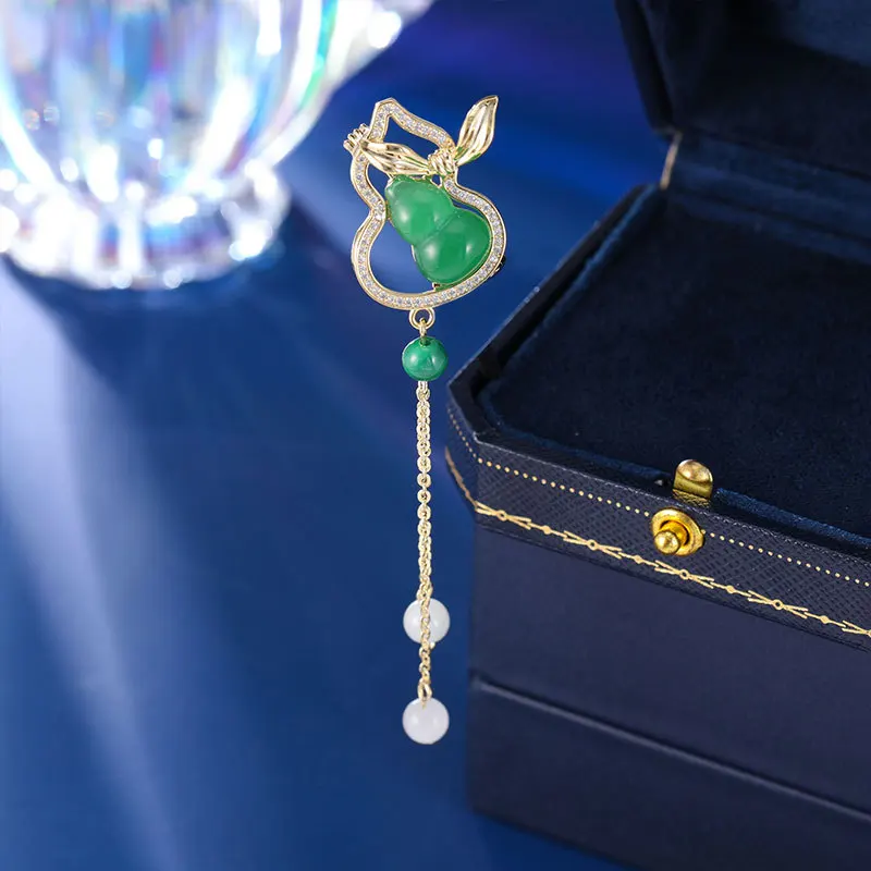 Vintage Chinese Style Lucky Fortune Gourd Brooch Green Jade Rhinestone Set Gold Tone Long Tassel Faux Pearl Cheongsam Accessory