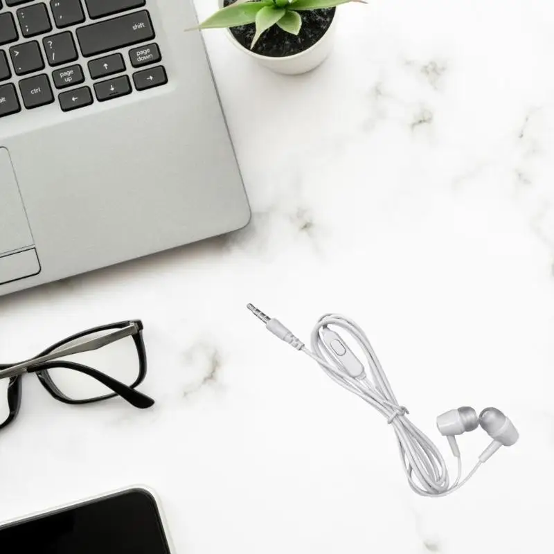 652F Lightweight Sport Earphones Secure Grip Good Sound Quality For Mobile Use