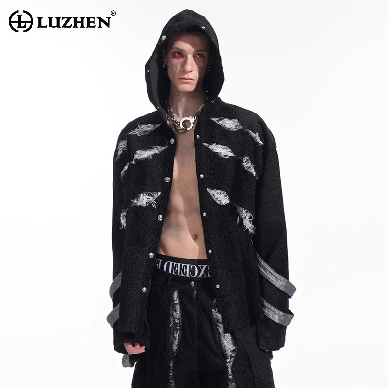 

LUZHEN лоскутное пальто 2025, новое модное высококачественное пальто с капюшоном и дизайном сломанных отверстий, мужская стильная оригинальная свободная повседневная толстовка JY4741