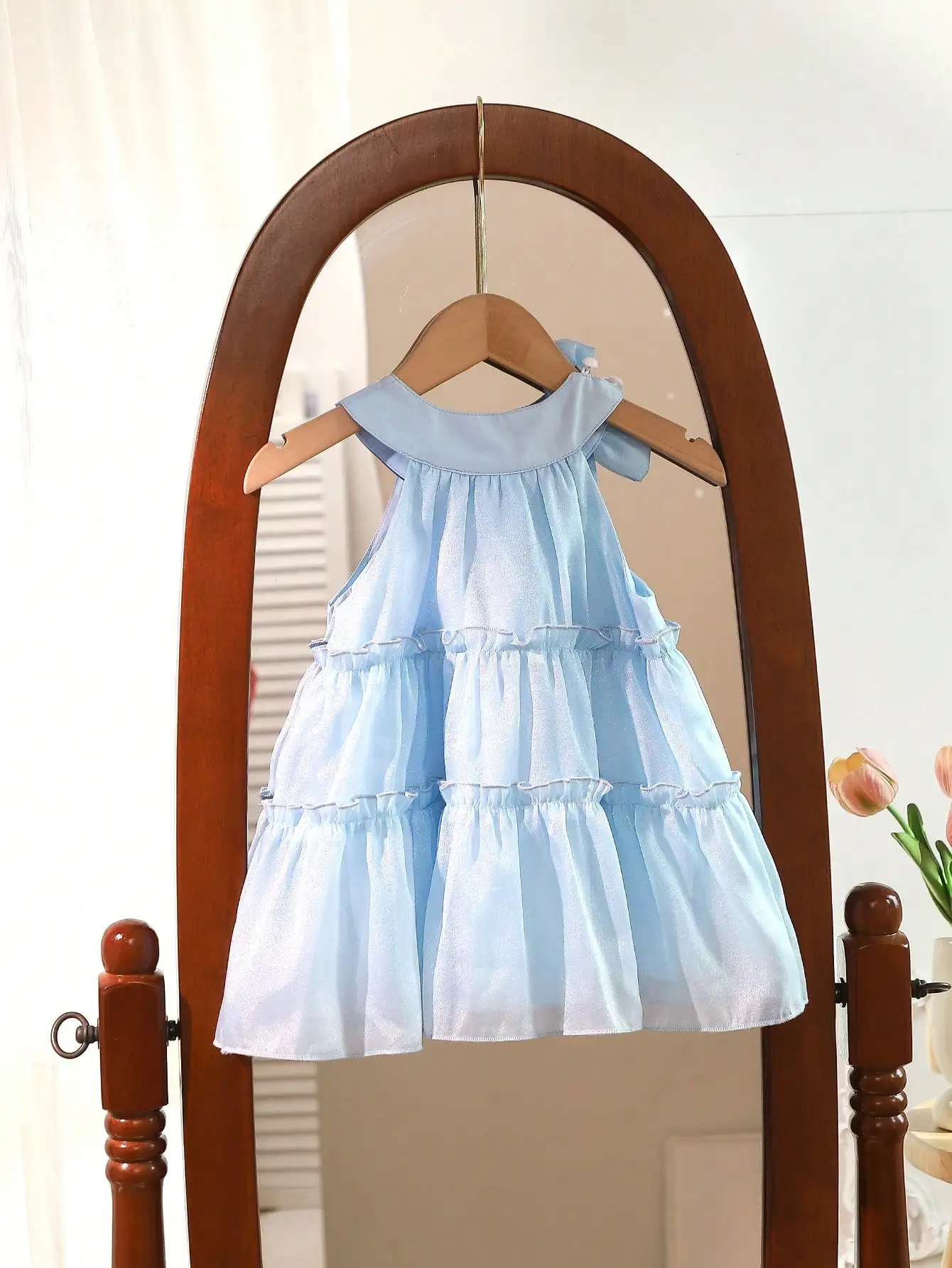Baby girl's three-dimensional bow cake dress is noble and suitable for outdoor activities in spring and summer. It is versatile