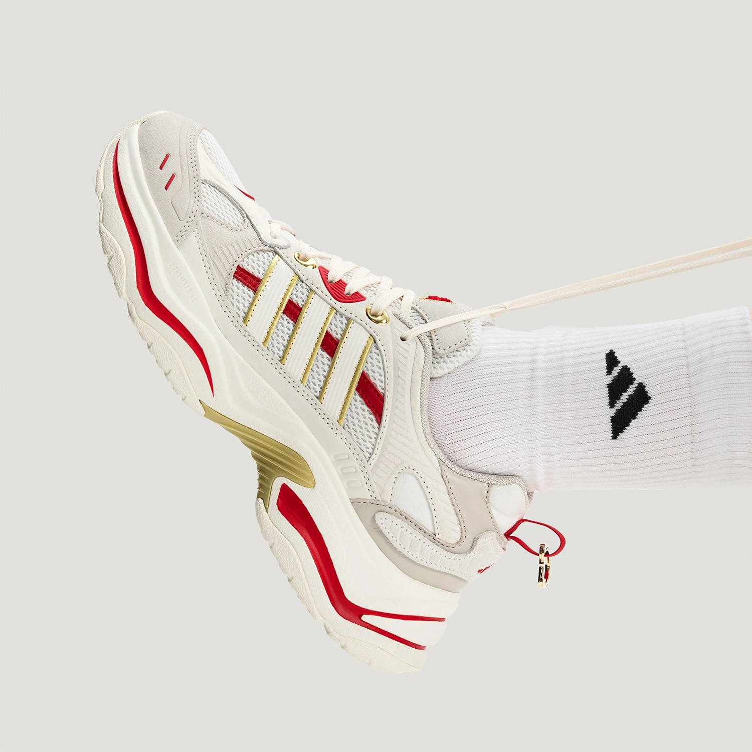 

Adidas Originals Mens and Womens Low Top Cushioned Durable Running Shoes KI1846