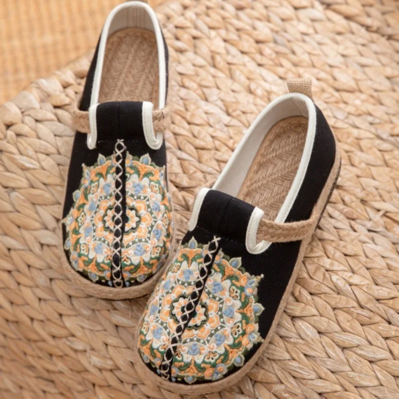 أحذية مسطحة مطرزة على الطراز العرقي مصنوعة يدويًا من الكتان الناعم أحذية نسائية واحدة من Hanfu Ramie أحذية صور ناعمة للسفر #3