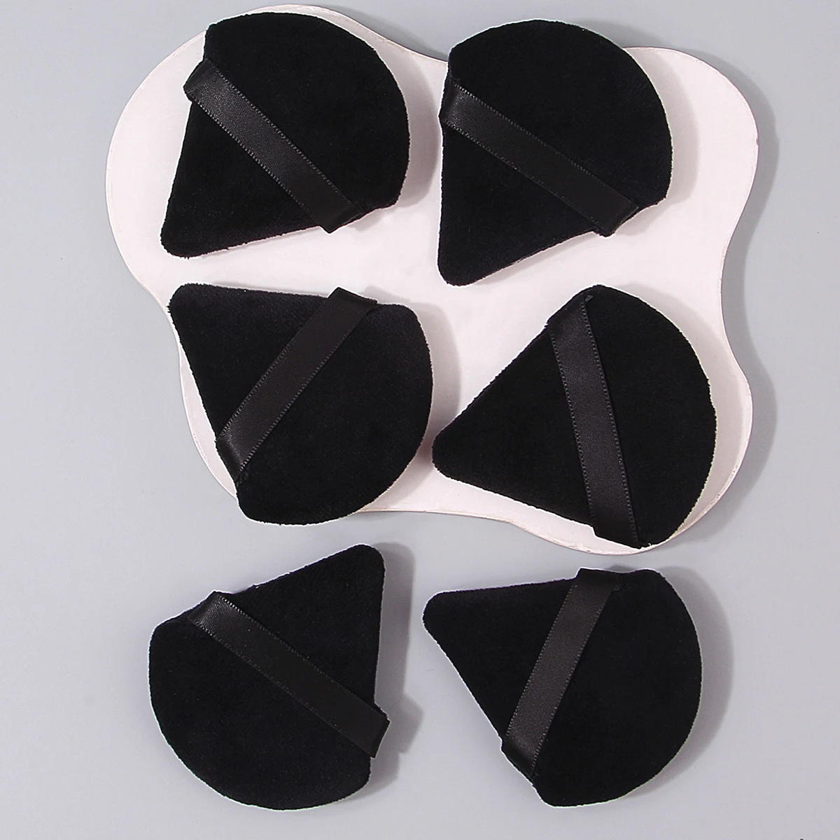 6PCS best-selling black triangular powder puff, suitable for both dry and wet use, an easy tool to create flawless base makeup