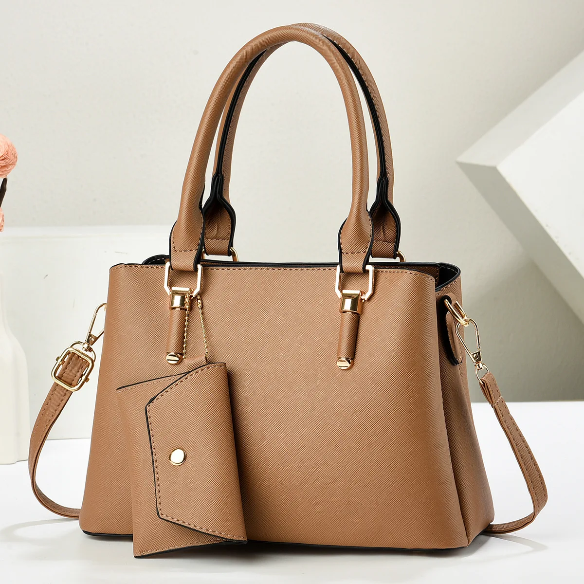 

2025 Популярная новая сумка, модная сумка через плечо, простая атмосфера, внешняя торговля