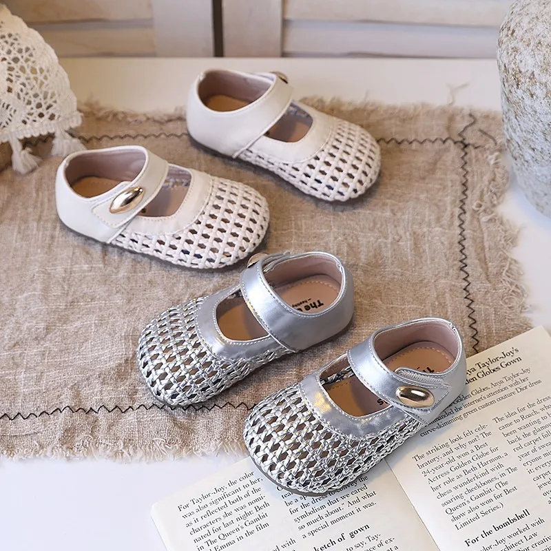 

Toddler Girls Cut-outs Braided Sandals 2026 New Summer Baby Girls Vacation Beach Shoes Non-slip Classic Princess Party Barefoot