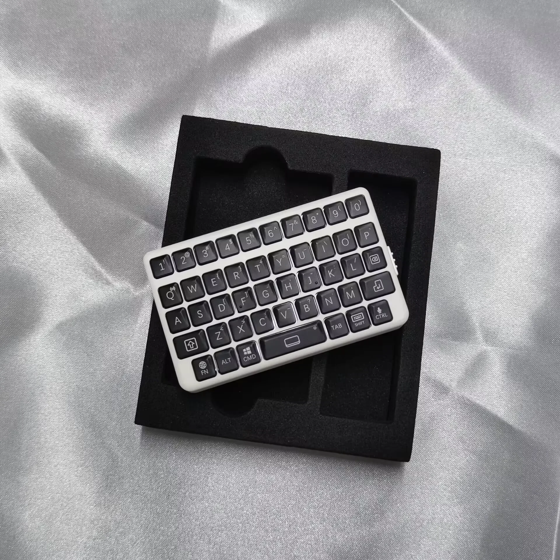 EXknight Retro Mini Keyboard Custom Bluetooth Wireless Magnetic Backplate RGB 3D Printing Lightweight Blackberykbd Style Gift