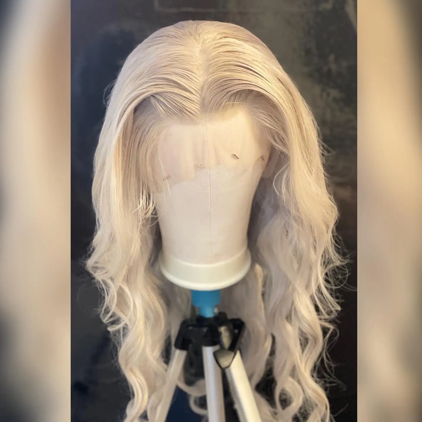 

Горячая новинка: Синтетические парики Platinum Blonde с длинными волнистыми волосами, 13x4, с прозрачной кружевной передней частью, без клея, с естественной линией роста волос, для женщин