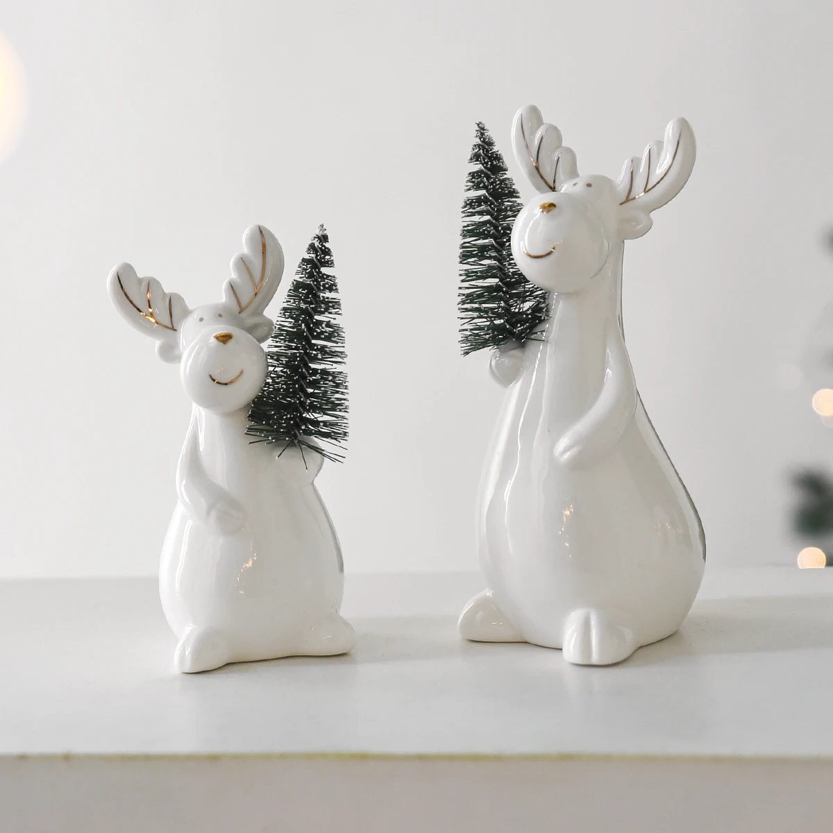 1-unidade-de-estatueta-de-rena-de-natal-em-ceramica-cervo-de-porcelana-branca-com-arvore-de-pinheiro-e-borda-dourada-para-decoracao-de-mesa-de-natal