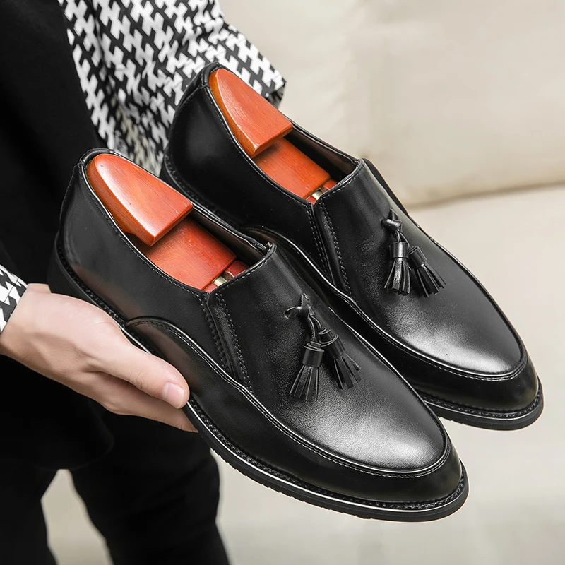 2023 New Business Dress Men's Leather Shoes Classic Leather Men  Party Tassel Designer Shoes Delicacy Elegant Driving Shoes