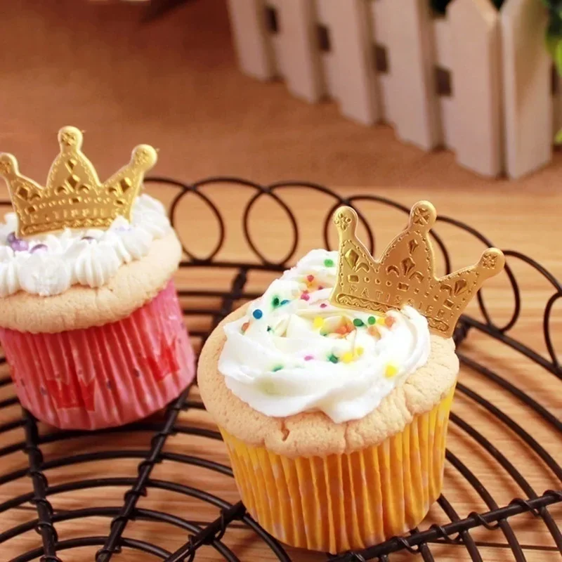 50 Pcs  gold crown cake jams (color: gold)