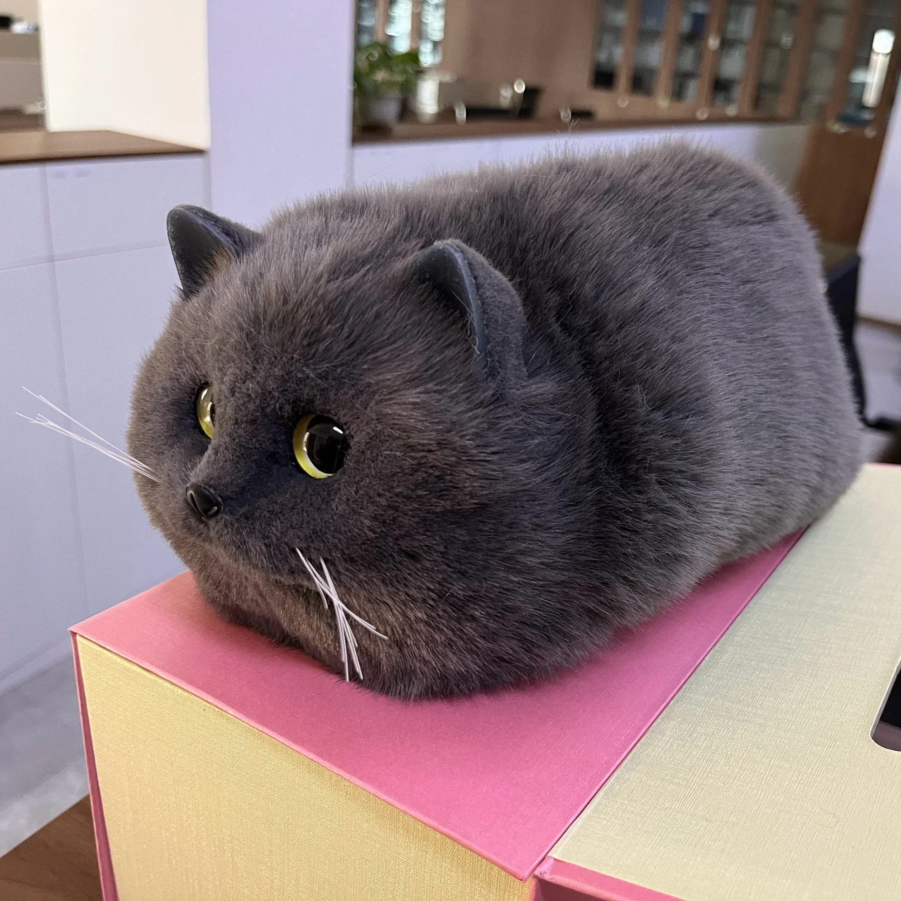 

-Cute Cat Shoulder Bag Handmade With Plush Material For Fall And Winter - Versatile Small Messenger Bag With Adorable Cat Shape