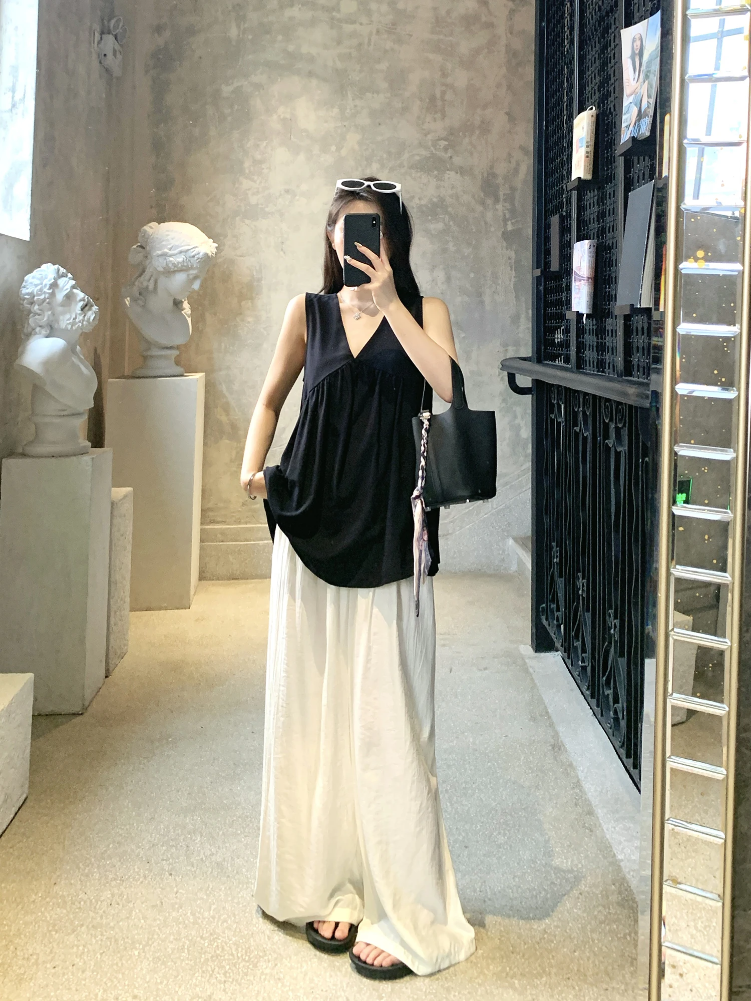 

Casual V-ne Svel Tank Top And Loose Wide Leg Pants Two-piece Set ey Faion Ensemble for Women Autumn Wear