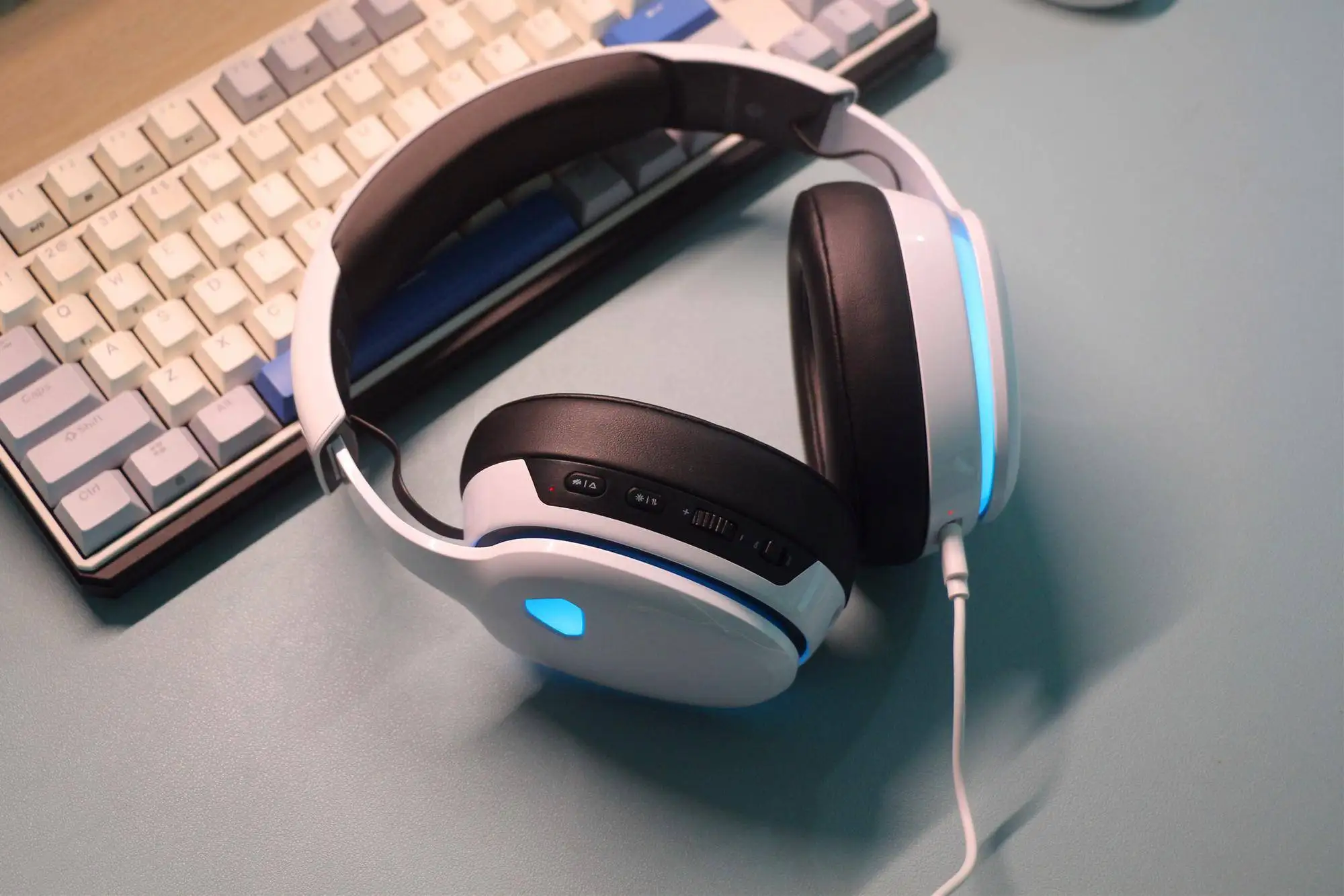 Colorfire Solaris USB 有線ヘッドセット ホワイト バーチャル 7.1 チャンネル ステレオ RGB ライト ミュージック ゲーミング ヘッドフォン マイク付き