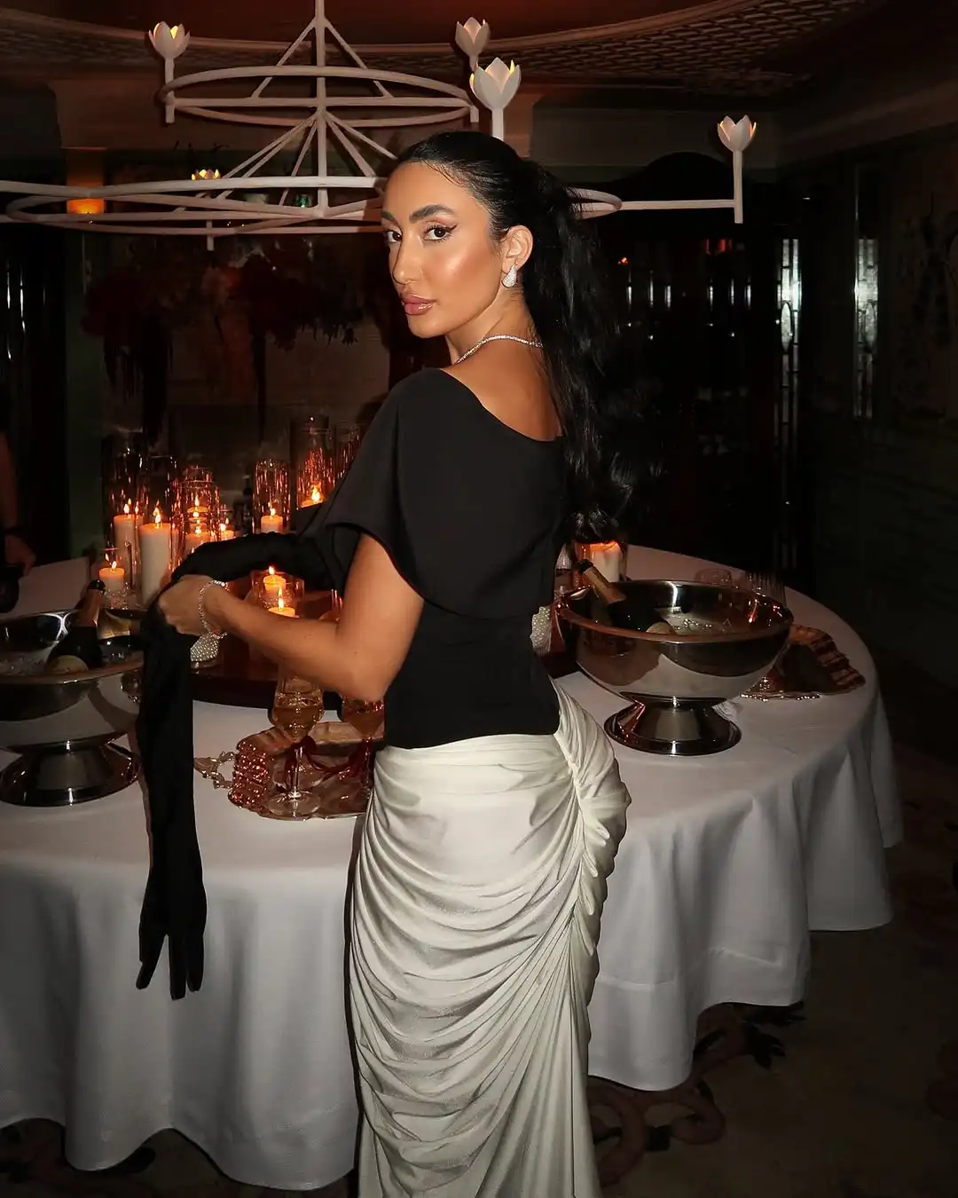 Cor bloqueando cetim plissado maxi vestido feminino moda manga curta fora do ombro cintura cinching vestidos finos senhora 2025 vestido de festa