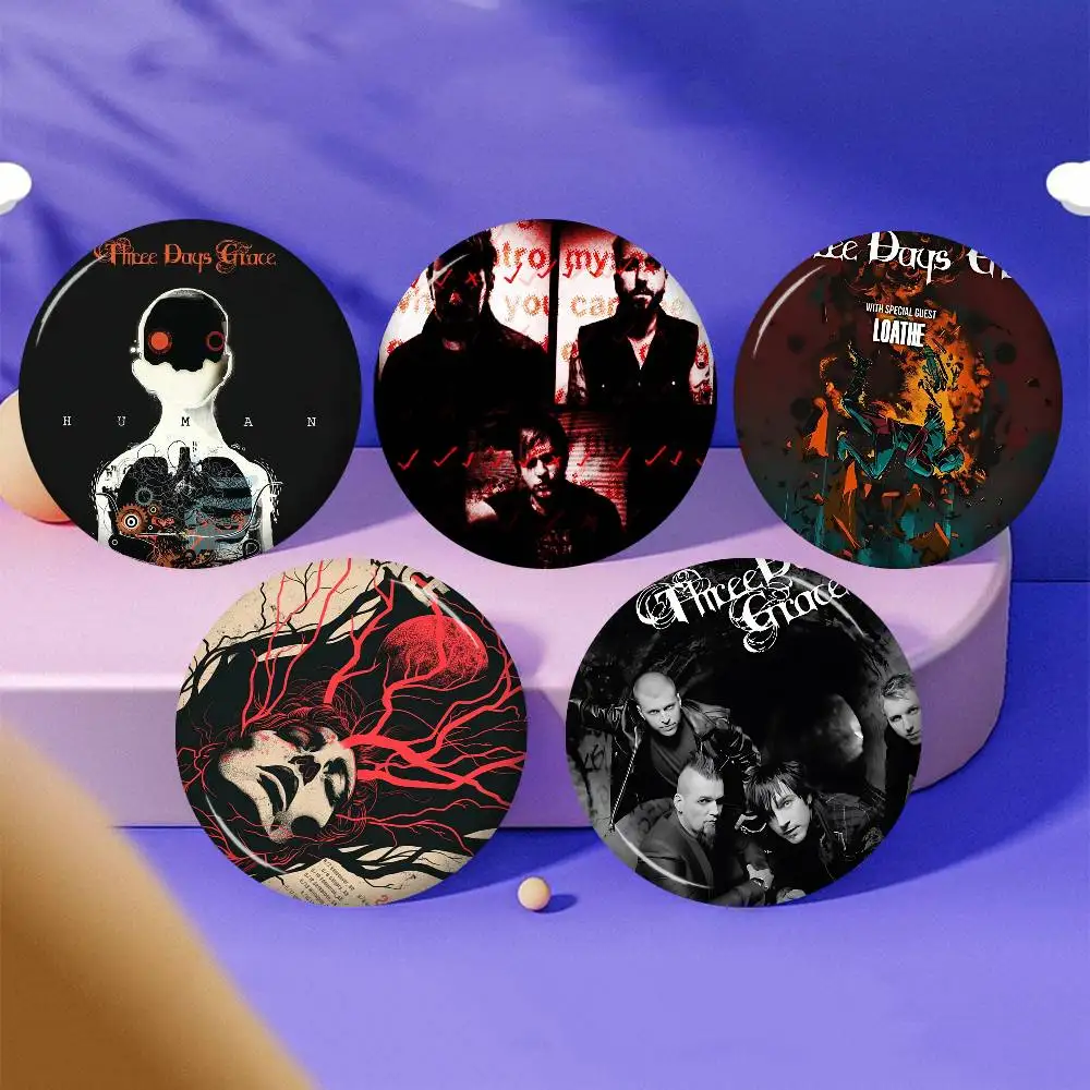 T-Three Days Grace Band دبوس زر ناعم مشرق مطبوعة أيقونة هدية للأصدقاء شارة طوق بروش التلبيب دبوس معدني #1