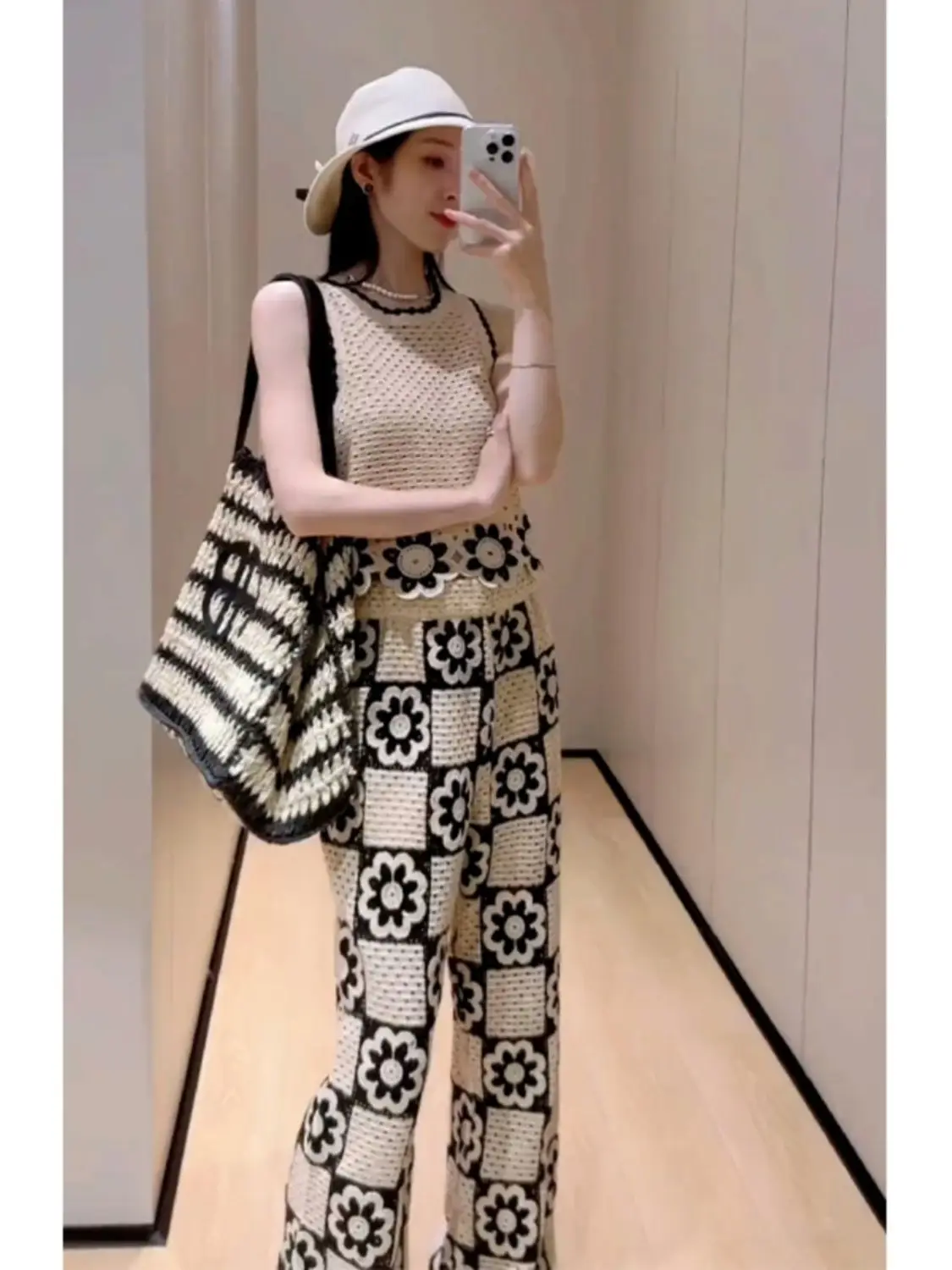 Spring and summer new design hollow hook flower vest+pants small fragrant style knitted women's set two-piece set