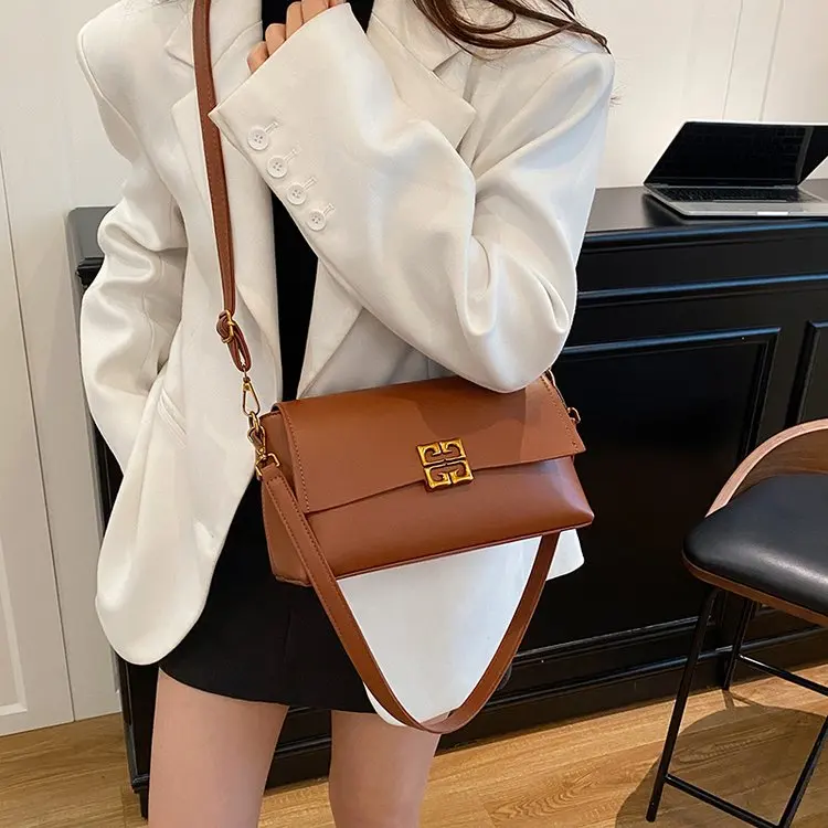 

Премиальная минималистичная сумка, маленькая структурированная квадратная модель, с верхней ручкой и ремнем через плечо, полированная фурнитура, незаменимая на каждый день, новинка 2026 года