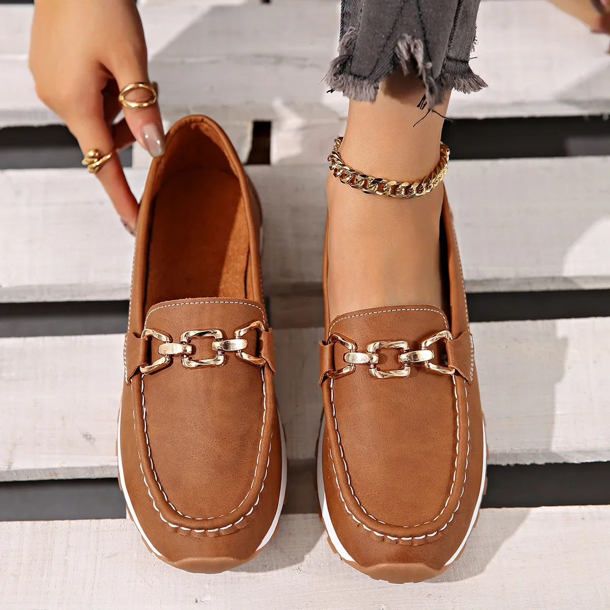 Single shoes women's 2026 autumn new metal chain flat bottom platform casual shoes