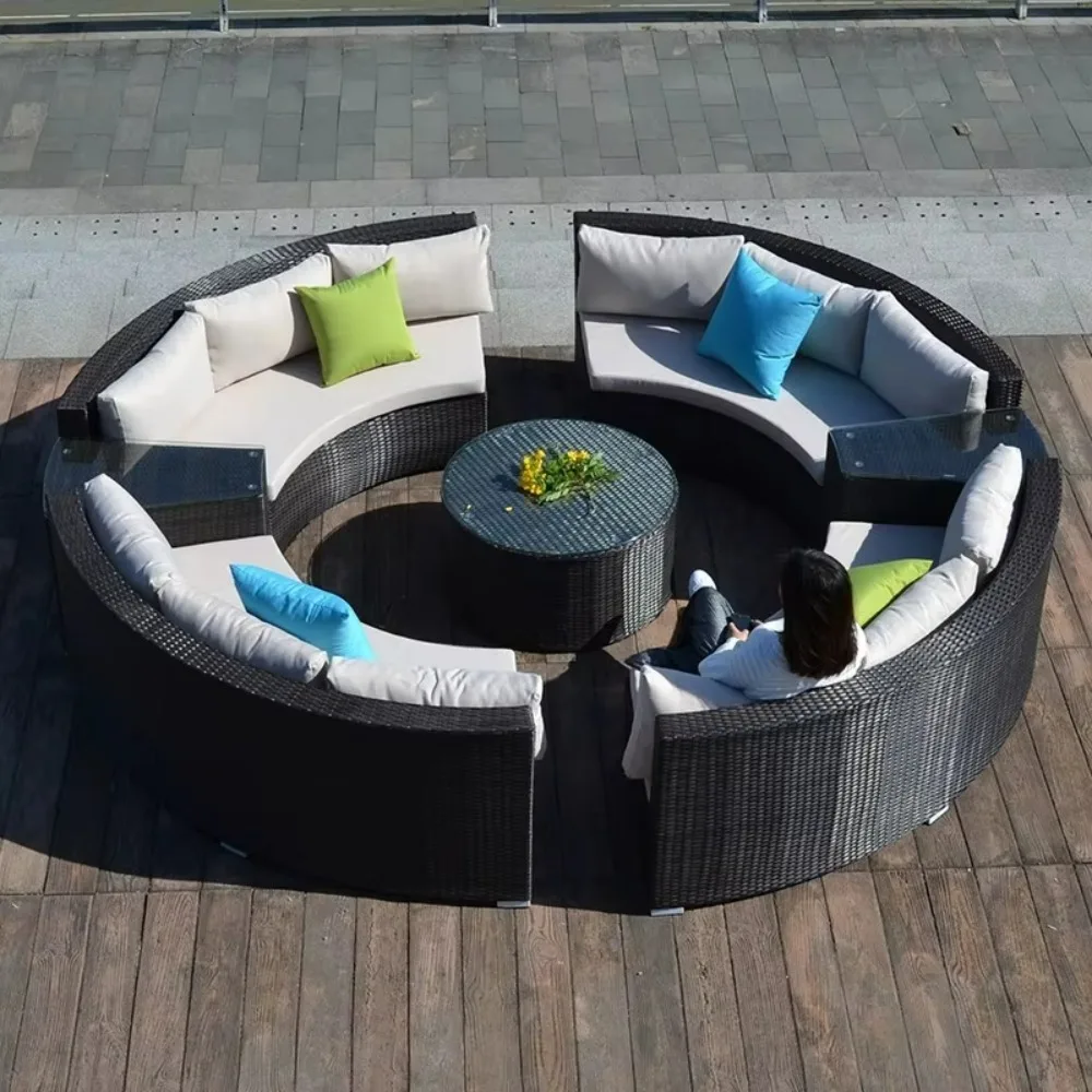 فعالة من حيث التكلفة منحني في الهواء الطلق مجموعة مضفر PE الخوص الروطان التصميم الحديث مقاومة الطقس سبائك الألومنيوم الإطار حديقة فناء