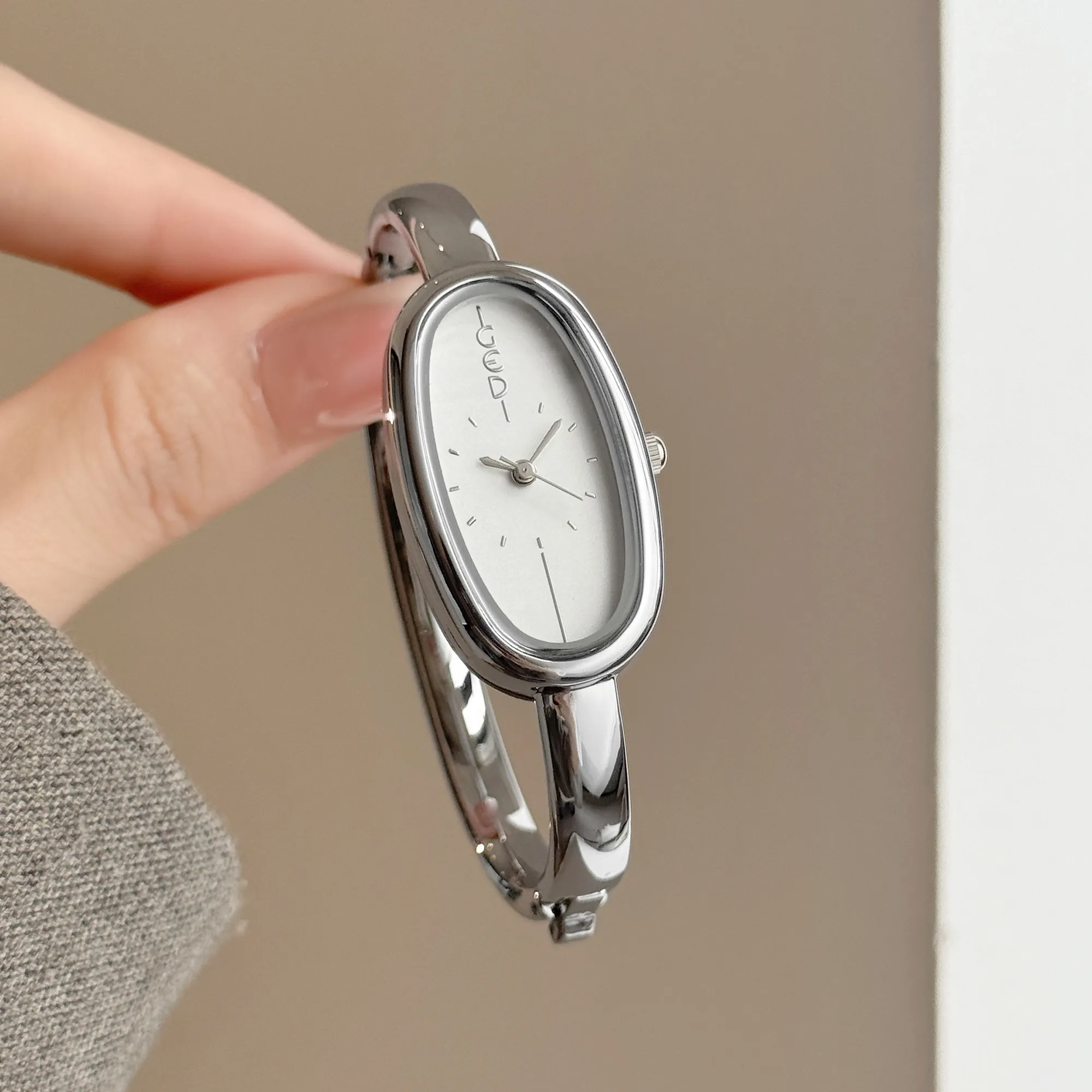 GEDI Women's Watch Minimalist Elegant Oval Dial Quartz Silver Bracelet Wristwatch Clock Female, Girlfriend Birthday Gift