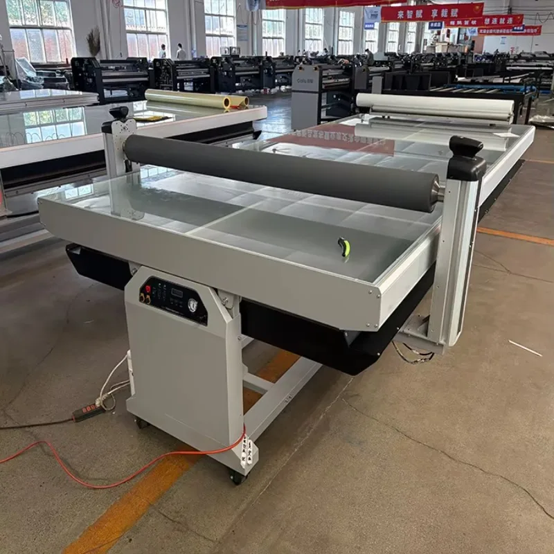 LF1736-B4 1.6*3.2m 5*10ft Flatbed Vinyl Laminator, Wide Format Laminator Table Machine For Signage And Graphics