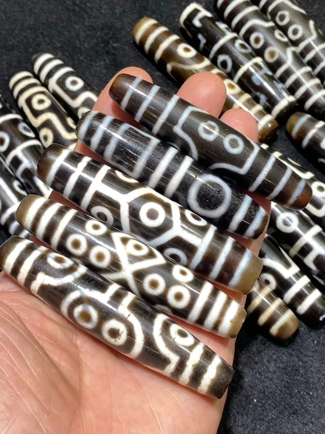 1pcs/lot 70-80mm Taiwanese Craft Agate Dzi Bead Ornament Handheld Dark Brown Black White Matte Weathered Old Material Premium