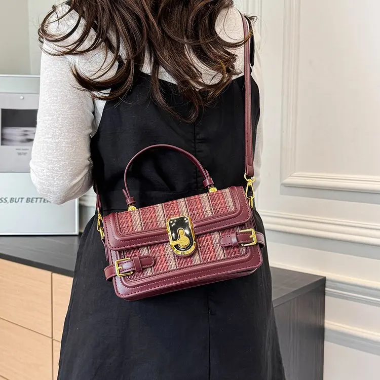 Trendy Vintage Minimalist Diaper Bag Women's Large Capacity Designer Tote Luxury Elegant Classic Fashionable Stylish Shoulder