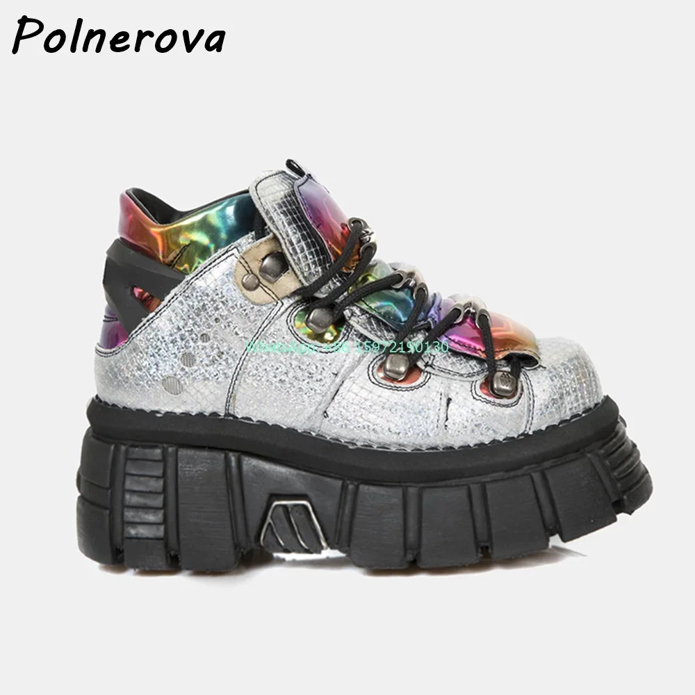 

Красочные серебристые туфли-лодочки на толстой подошве с круглым носком и перекрестной завязкой на шнуровке с металлическими украшениями, женские крутые туфли в стиле панк-рок, разноцветные туфли