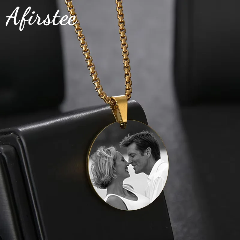 Afirstee Stainless Steel Round Pendant Engraved Name Necklace Women Custom Letter Picture Circle Necklaces Wedding Jewelry Gifts