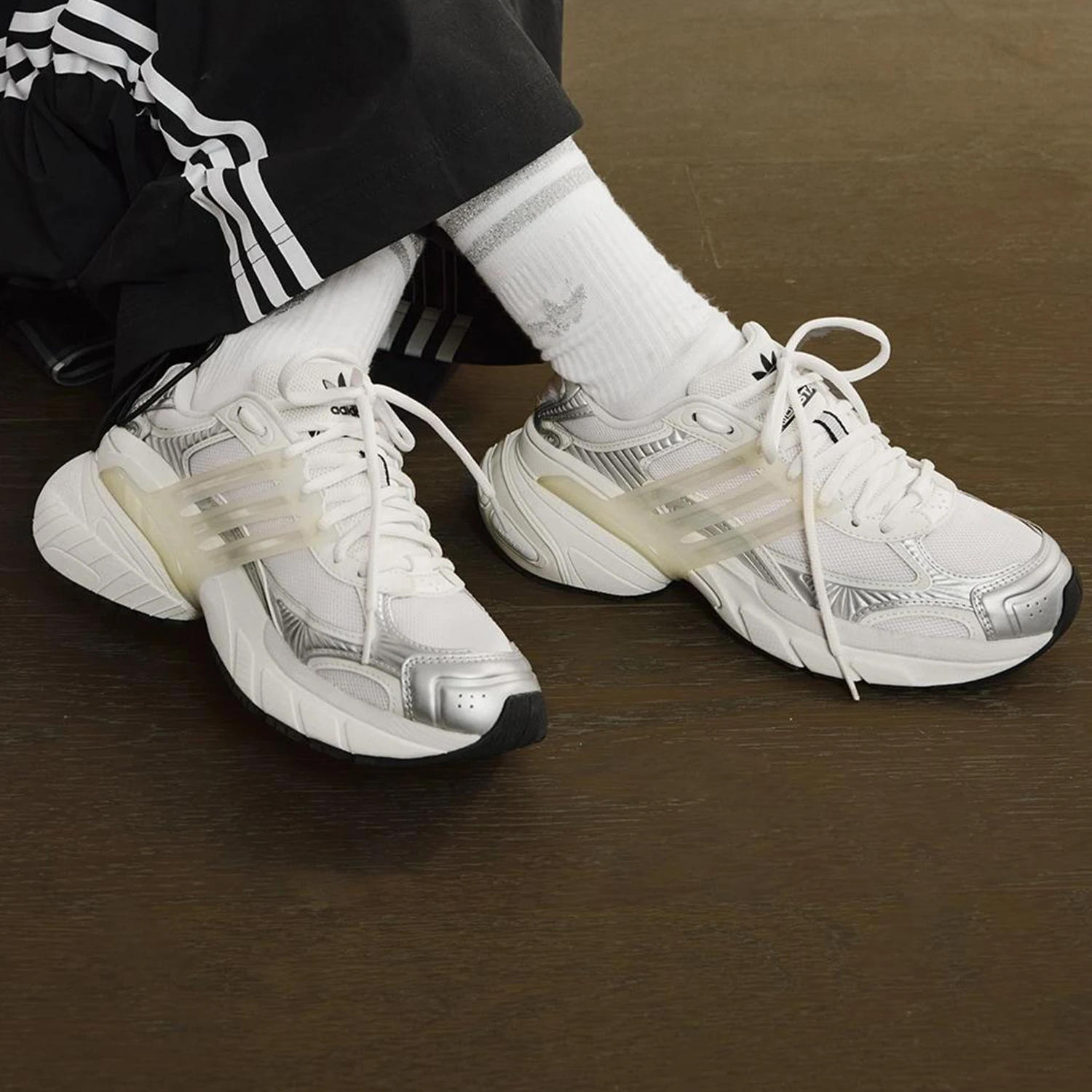 

Оригинальные женские классические спортивные туфли Adidas на платформе с тремя полосками JI2817