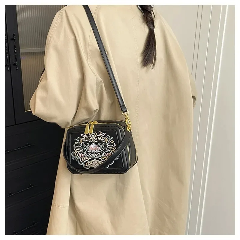 النسخة الكورية الجديدة حقيبة كتف مطرزة المرأة المتخصصة تصميم حقيبة ساعي عادية التنقل تنوعا