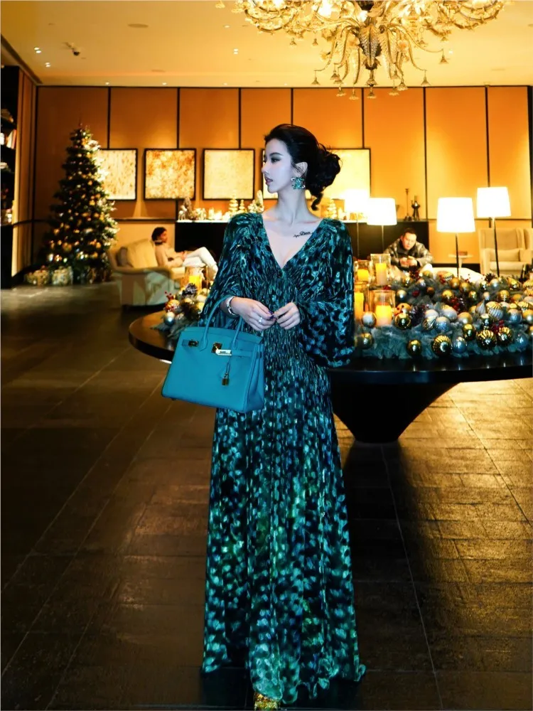 

Chinese-style enamel-dyed velvet pleated hand-stitched button dress