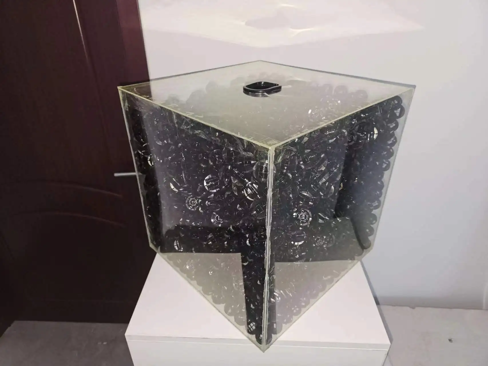 วัสดุป้องกันการระเบิดและป้องกันอันตรายแบบหลายด้านทรงกลวงสำหรับถังน้ำมัน