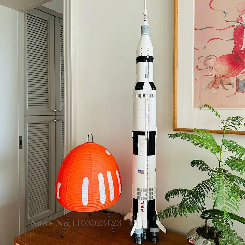 

The Apollo Saturn V 92176 Building Blocks Space Rocket Idea Series Bricks Educational Toys For Children Birthday Xmas Gifts