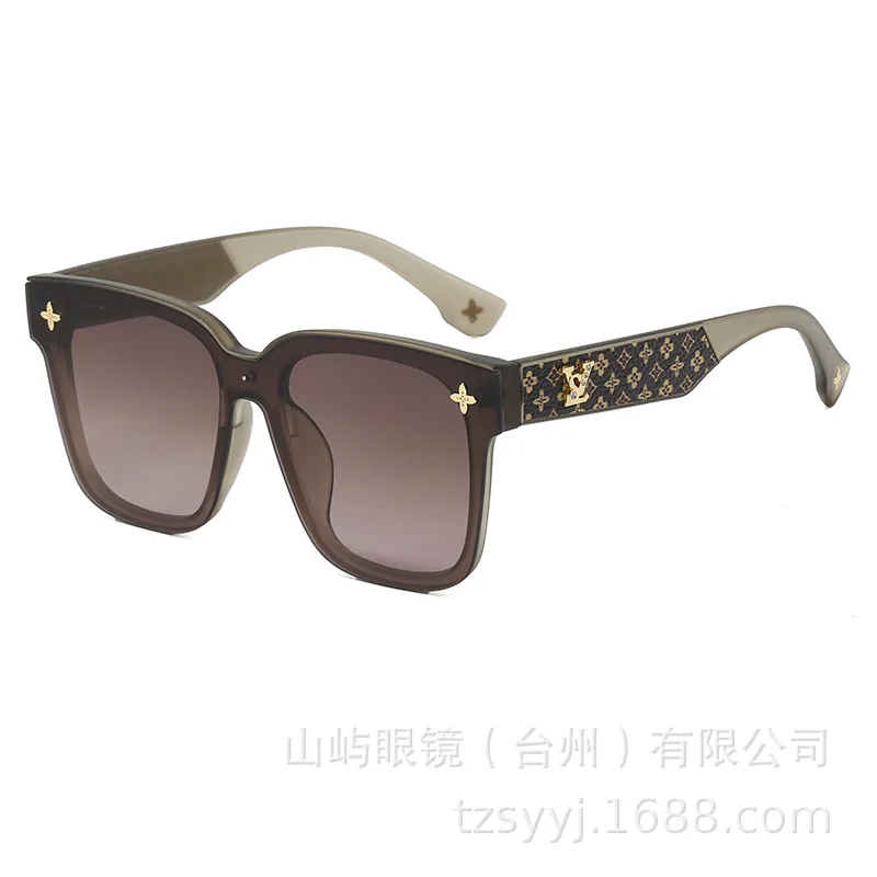 Luxury Square Frame Sunglasses for Women Fashion Oversized Shades Lightweight Chic Street Style Photogenic Slimming Effect Retro