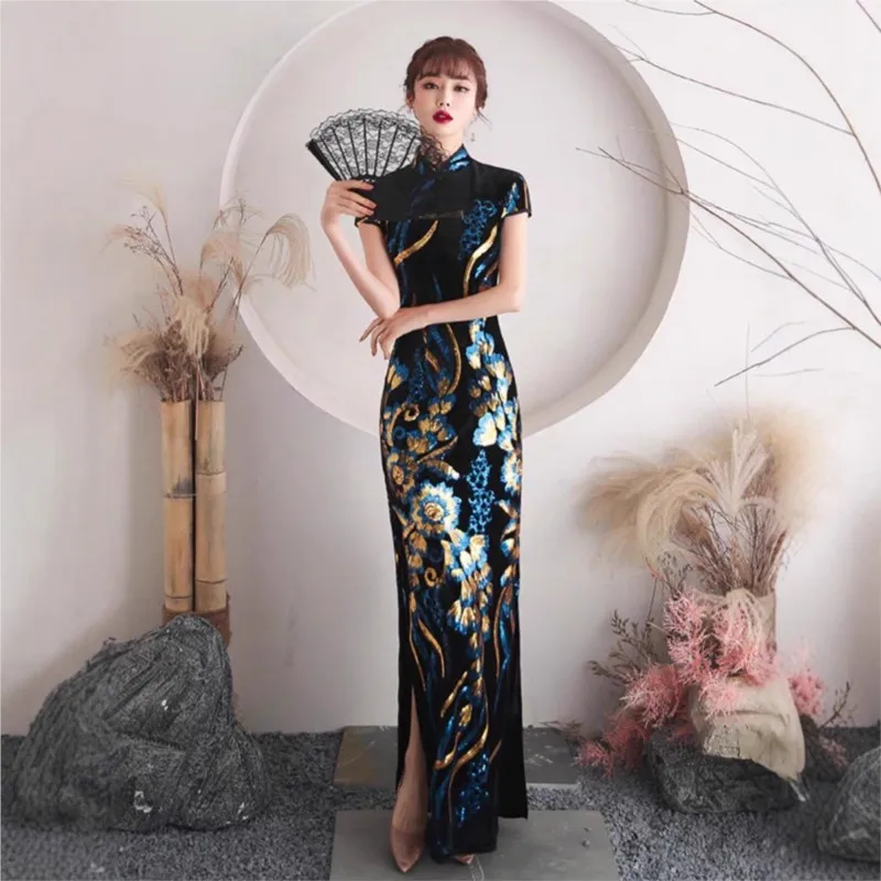 

The long performance and fashion show cheongsam is a light elegant dress with new Chinese style for young girls