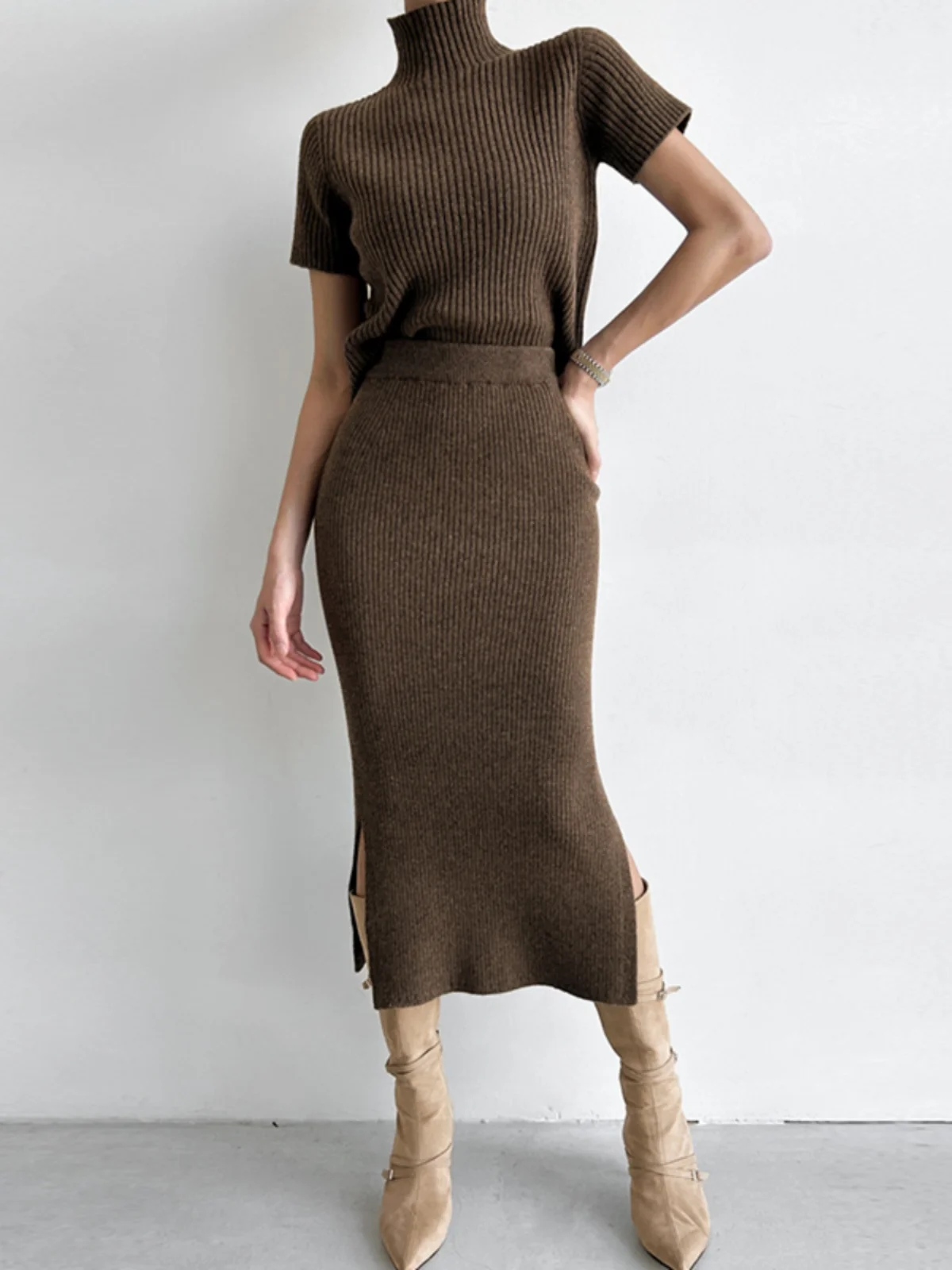 Conjunto de Moda Fena com Top de Malha de Gola Alta e Manga Curta e Saia  Bodycon com Fenda de Cintura Alta, Estilo E...