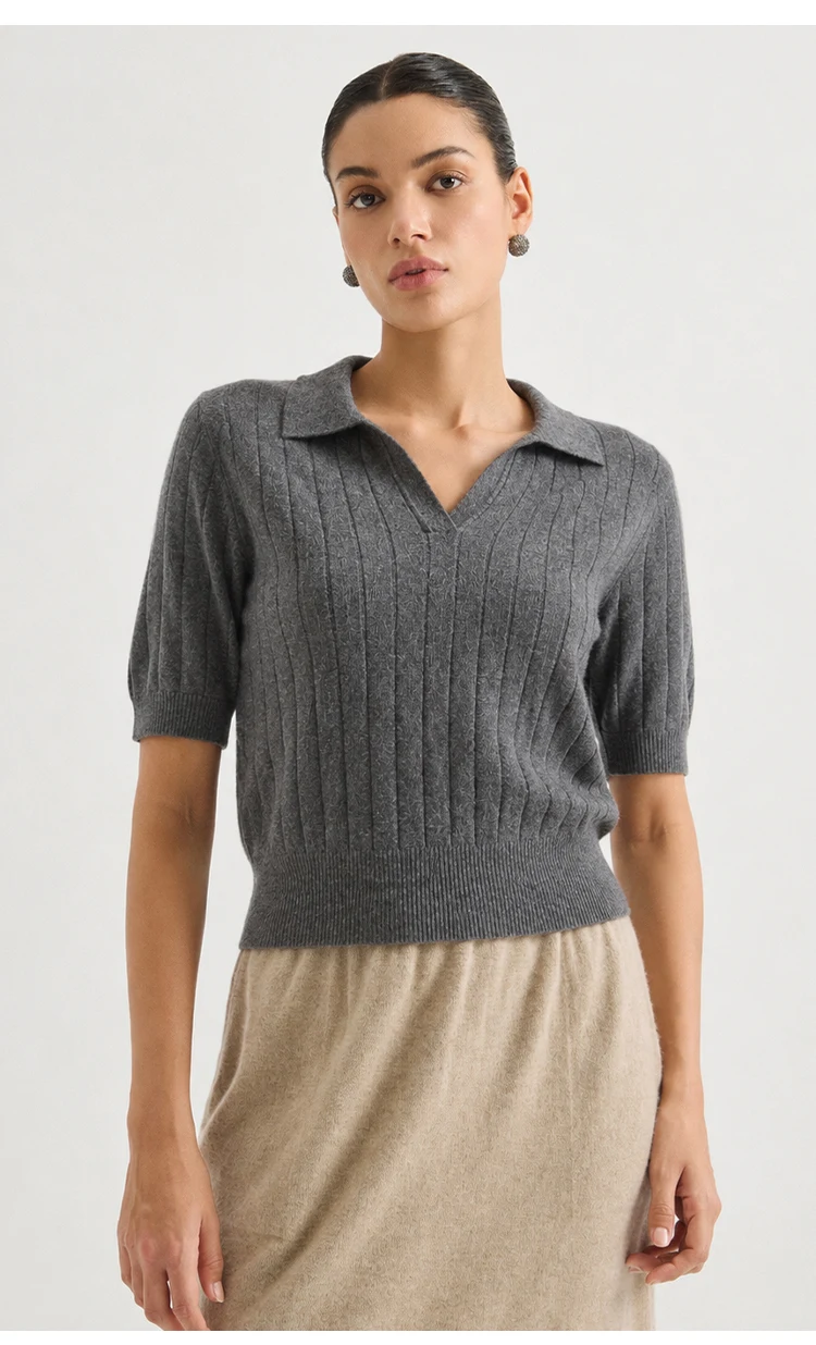 MZ62056 Damen-Pullover mit Polokragen, offenem V-Ausschnitt, kurzen Ärmeln, geripptem Strick, einfarbig, weiche Modal-Mischung, lässiges Oberteil für den frühen Herbst. – Detail 3