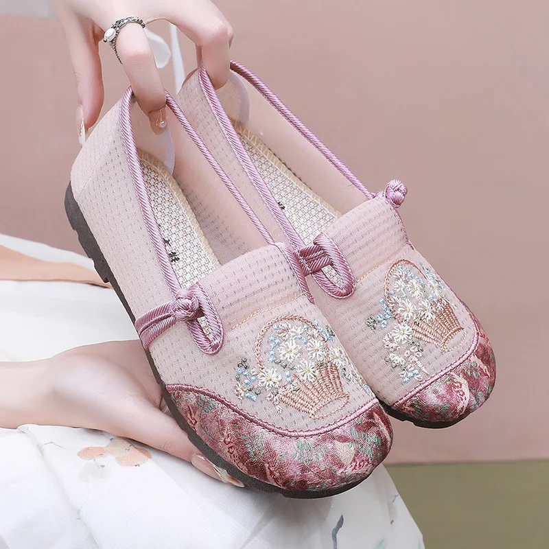 Chinese Style Embroidery Flat Shoes Vintage Floral Embroidered Slip On Loafers Comfortable Casual Old Beijing Cloth Shoes