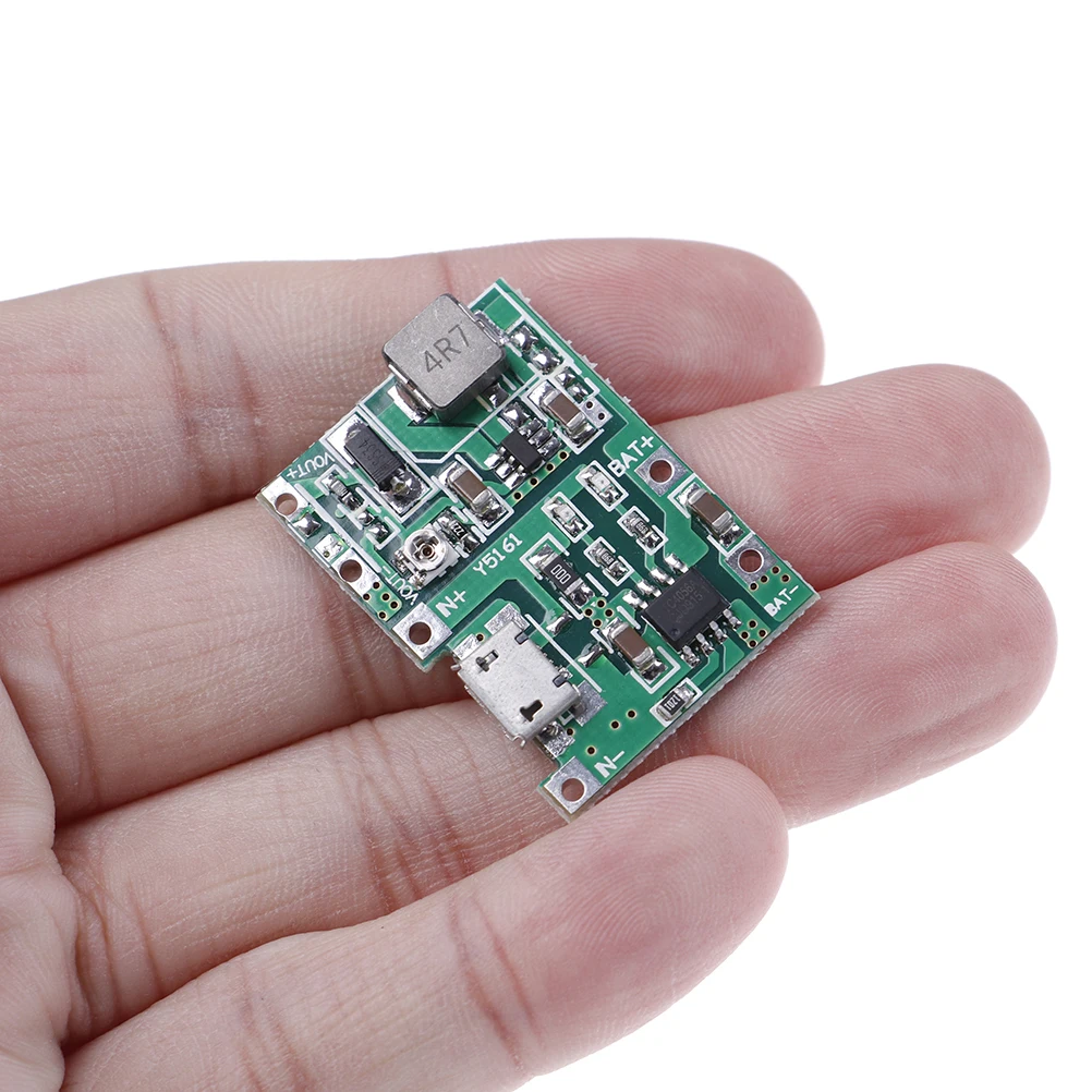 Multimetro da 3,7 V 4,2 V a 5 V 9 V 12 V 24 V USB agli ioni di litio 18650 Batteria al litio Ricarica e potenziamento Modulo regolabile integrato