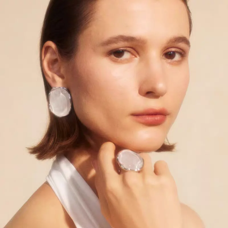 

Celebrities identical clear transparent ice cube earrings rings exclusive high-end resin water ripple geometric ear ornaments