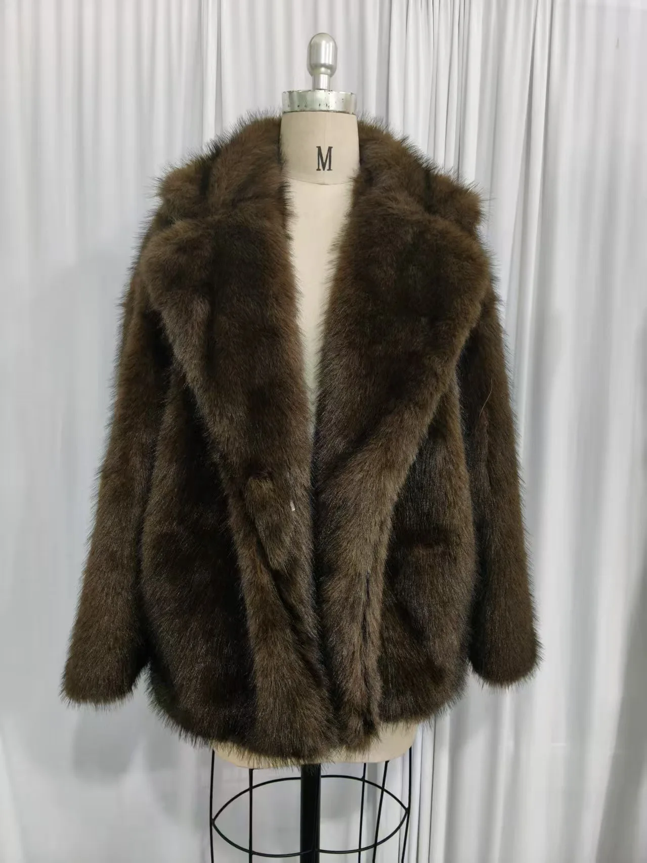 معطف فرو الثعلب ذو لون سادة ممتاز مترهل بأكمام طويلة لخريف وشتاء 2025 بياقة مقلوبة ملابس خارجية مقاومة للرياح للمكتب للسيدات #5