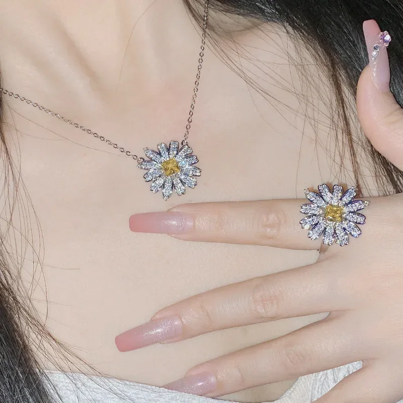 MDL مويسانيتي نمط صغير ديزي الملونة الكنز مجموعة مطلية بالذهب مطعمة Di الوردي زركونيا قلادة مع أقراط الموضة #4