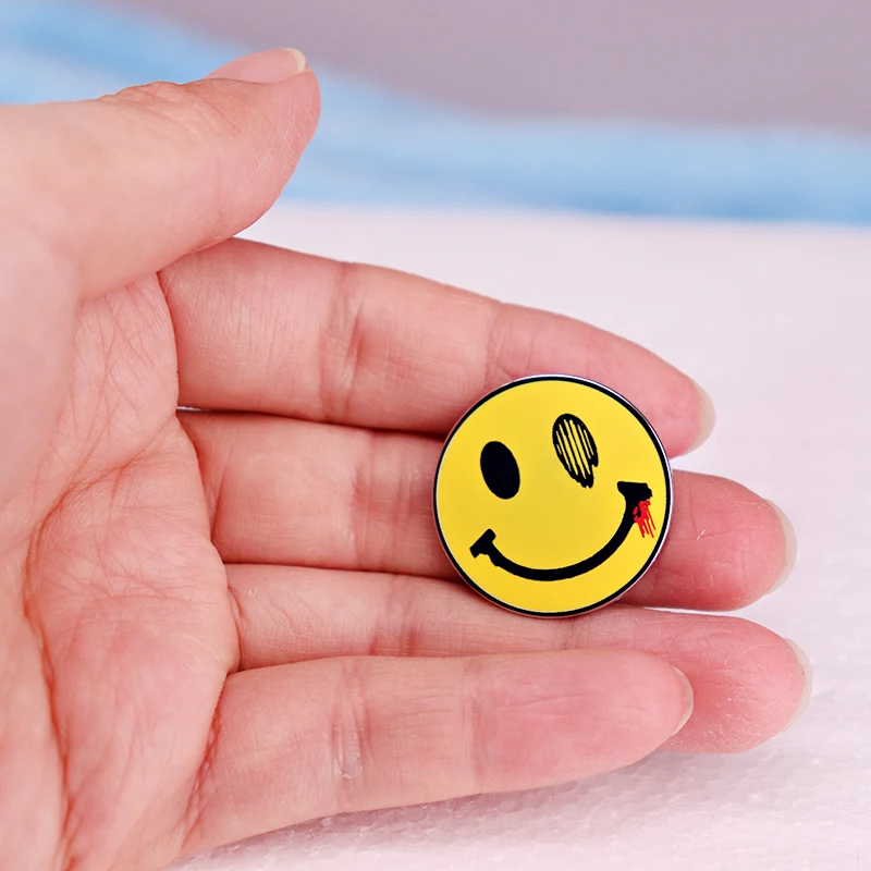 دميات الوجه المينا دبابيس ، أصدقاء شارة معدنية ، مقتنيات المجوهرات قبعة ، منازل الأحماض