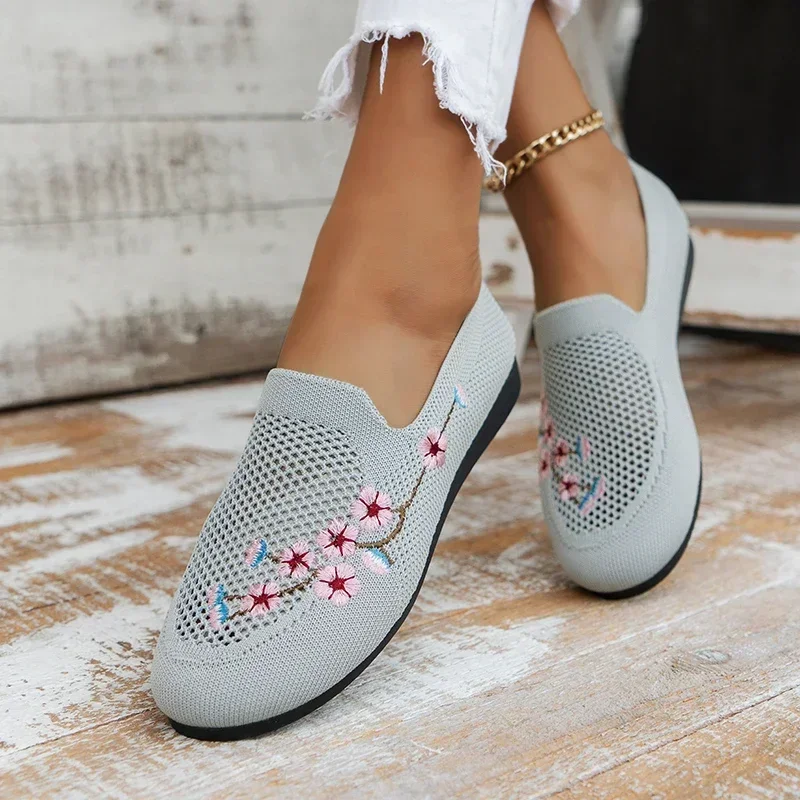 New High Quality Women\'s Round Toe Breathable Mesh Shoes Ethnic Embroidery Women Shoes Casual Flat Shoes Sneakers