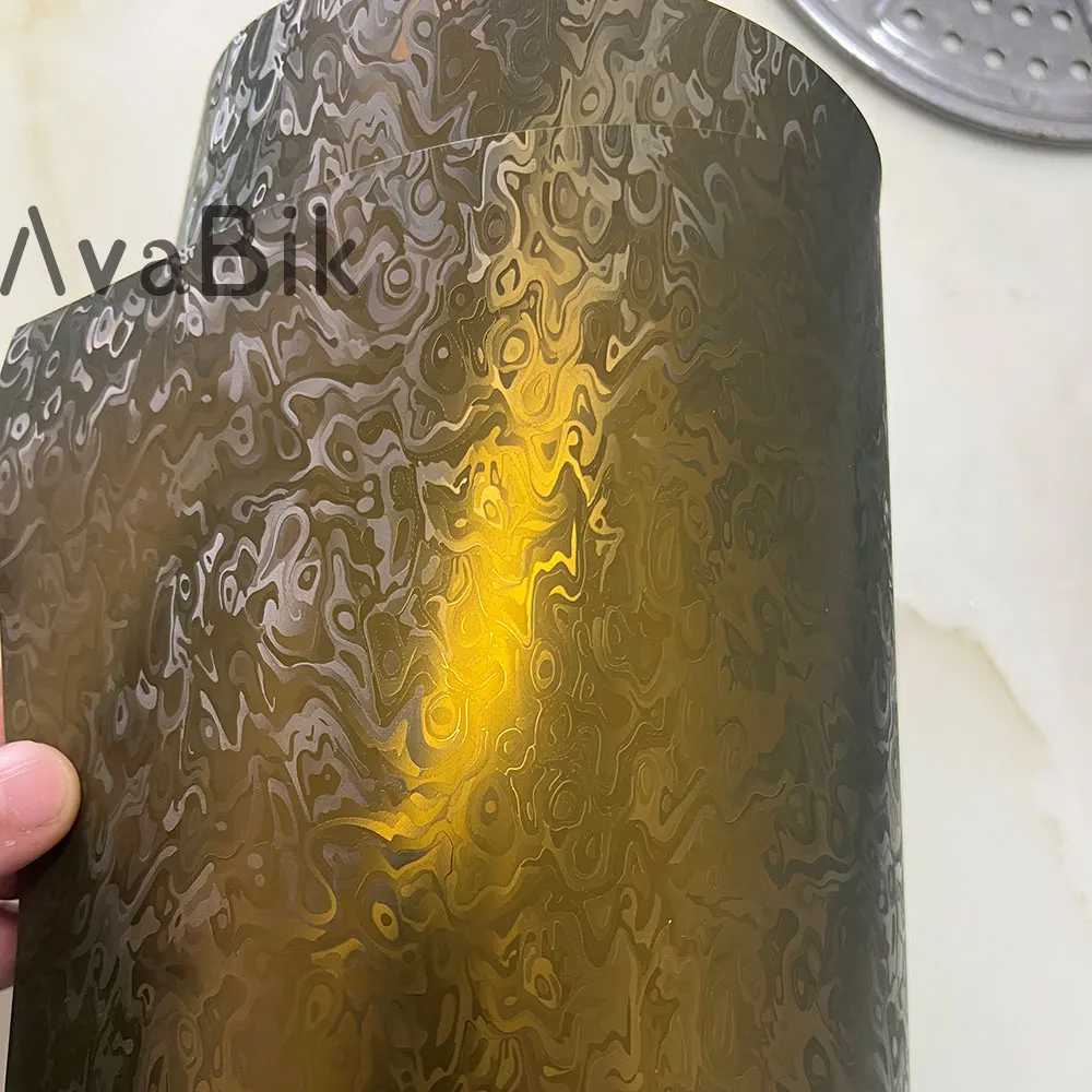 

Пленка виниловая самоклеящаяся 20/50 см x 152 см, матовая, золотая, с текстурой 6D Дамаск, под карбон, с воздухопропускающими каналами, для розничной продажи