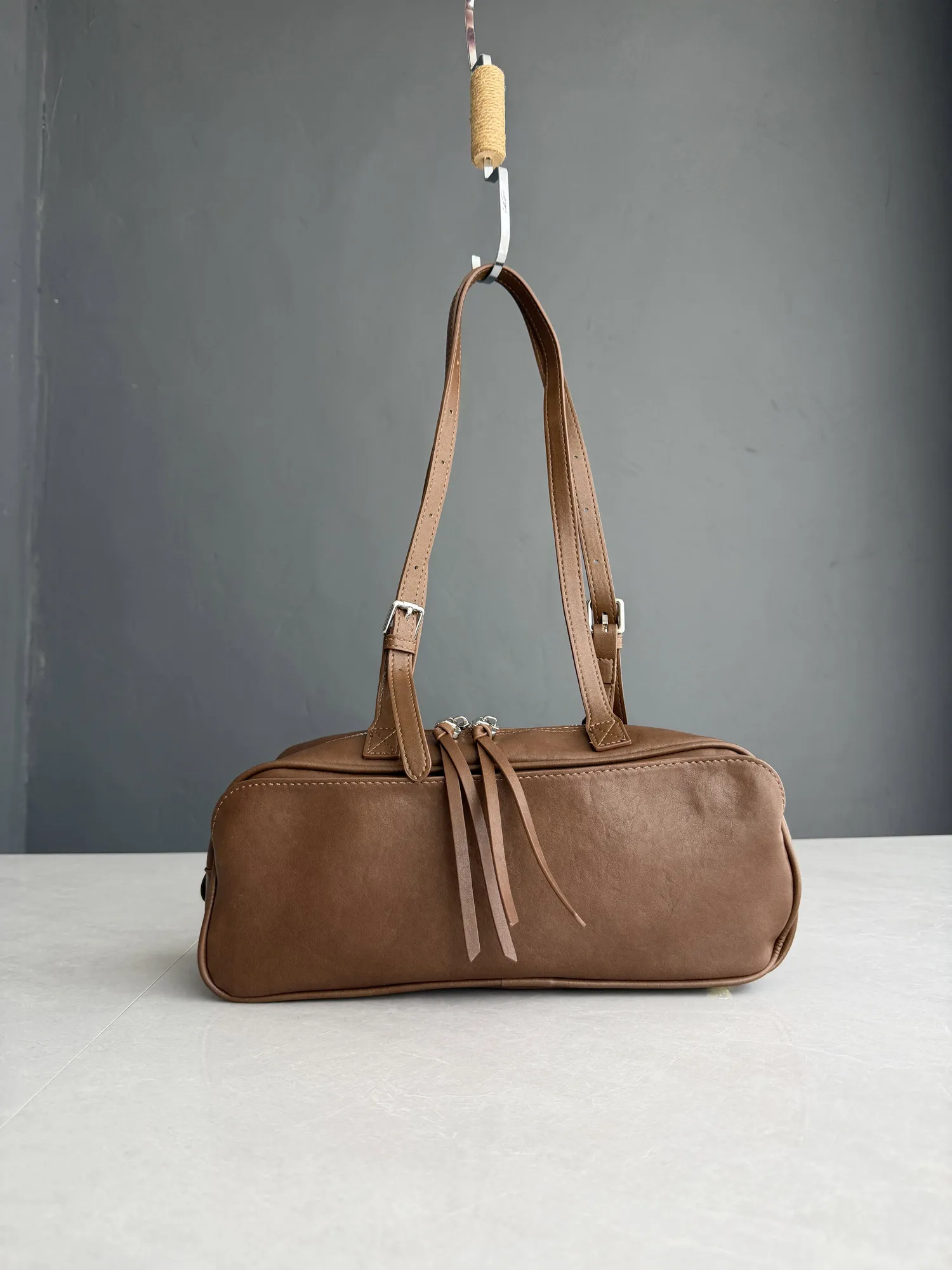 

2025 Новая модная женская сумка-багет, европейская коровья натуральная кожа, дизайнерские сумки на плечо, женская брендовая роскошная сумка через плечо