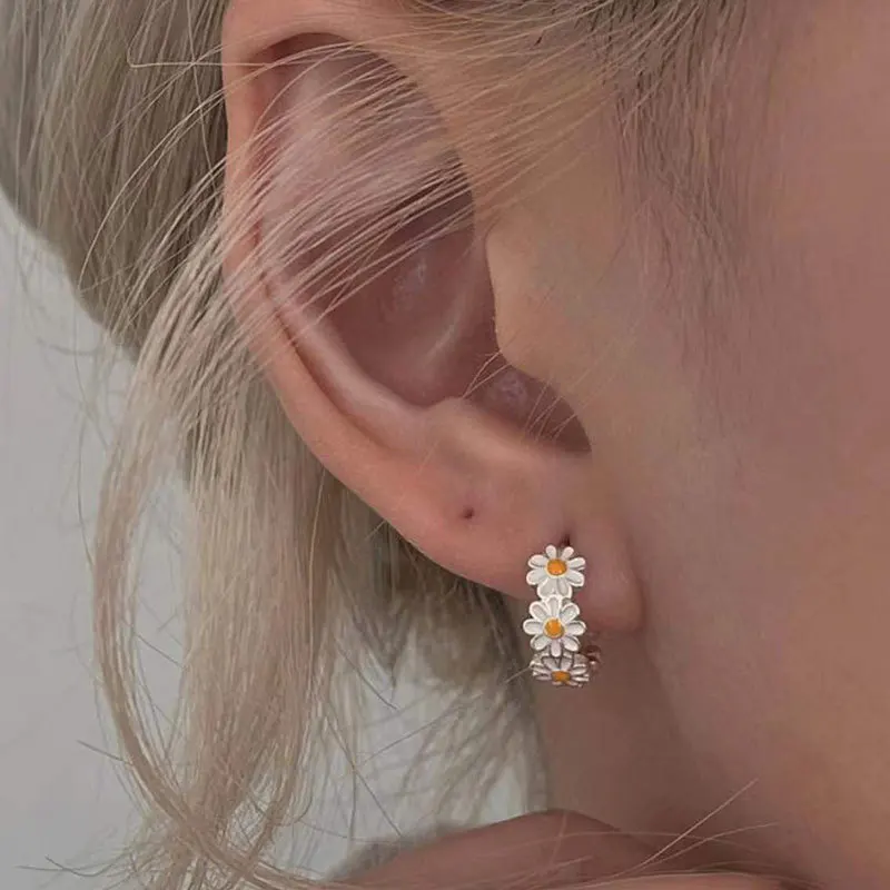 New Korean Daisy Flower Hoop Earrings For Women Fashion Simple Sunflower Cuff Earring Girl Party Engagement Wedding Jewelry