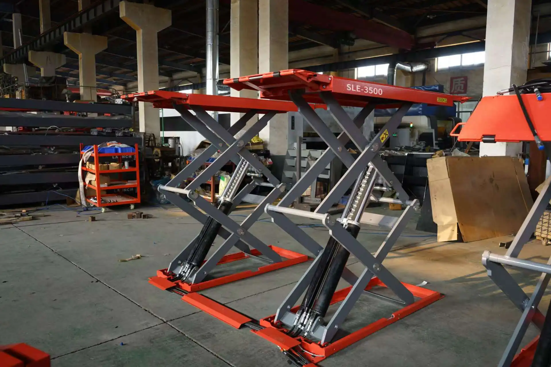 4000kg Above Ground Scissor Lift Ultra-Thin Scissor Car Lift 1.85m 4T Four Cylinder Hydraulic Scissor Lift