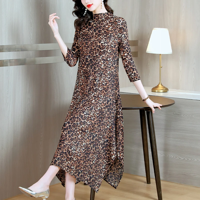 Autumn Miyake Pleated Dress Bold Leopard Print Round Neckline Slimming Waistline Timeless Elegance Fashion-Forward Woman 2024